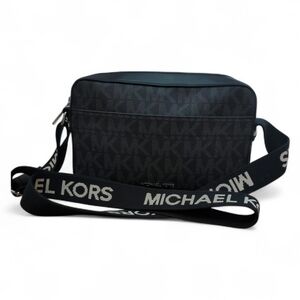 Michael Kors Crossbody In Excellent Used condition